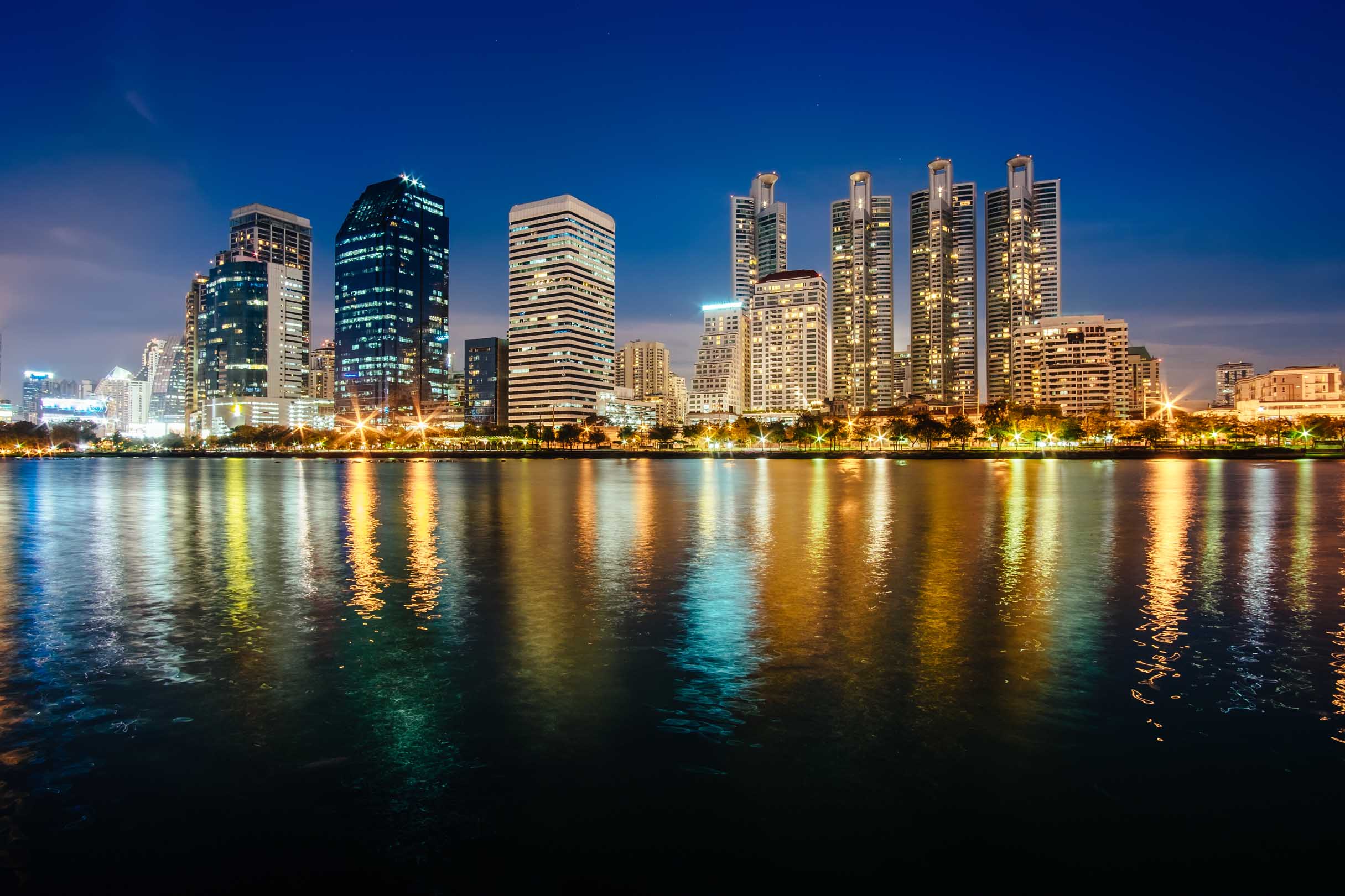 Discover what makes Sukhumvit road an ideal location for your Bangkok condo From modern restaurants, shopping malls and bars, know what else makes Sukhumvit a desirable location for a Bangkok condo.