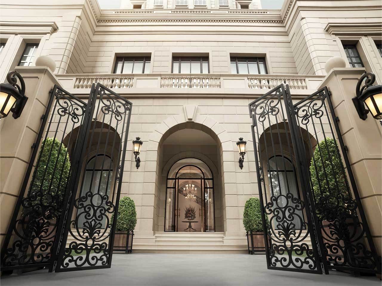 Thailand property investment: 98 Wireless is the most luxurious property in Southeast Asia Don’t miss your chance to make a worthwhile Thailand Property Investment before all the units are sold out! Read on to find out more about the extravagant 98 Wireless.