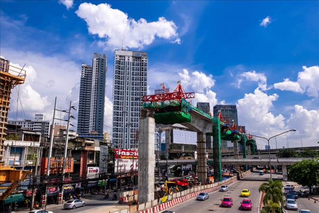 ttps://thumb9.shutterstock.com/display_pic_with_logo/193712804/1090407152/stock-photo-bangkok-thailand-may-bangkok-mass-rapid-transit-green-line-extension-mo-chit-1090407152.jpg